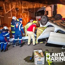 Homem é socorrido após capotamento de veículo no Contorno Norte em Maringá Foto 2 Fotos de Homem é socorrido após capotamento de veículo no Contorno Norte em Maringá