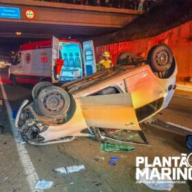 Homem é socorrido após capotamento de veículo no Contorno Norte em Maringá Foto 5 Fotos de Homem é socorrido após capotamento de veículo no Contorno Norte em Maringá