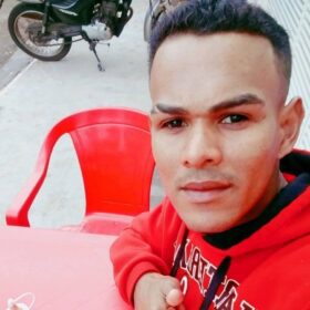 Fotos de Identificado homem que morreu após ser ejetado de carro que capotou na PR-323