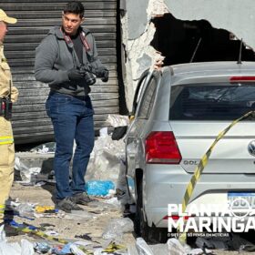 No dia dos pais, homem morre após bater carro contra parede de oficina em Maringá Foto 8 Fotos de No dia dos pais, homem morre após bater carro contra parede de oficina em Maringá