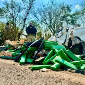 Vídeo mostra traficante morrendo após sofrer acidente durante perseguição na PR-323 Foto 1 Fotos de Vídeo mostra traficante morrendo após sofrer acidente durante perseguição na PR-323