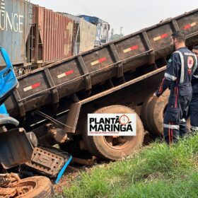 Caminhão é destruído em colisão com trem em Sarandi; motorista sobrevive com ferimentos moderados Foto 1 Fotos de Caminhão é destruído em colisão com trem em Sarandi; motorista sobrevive com ferimentos moderados