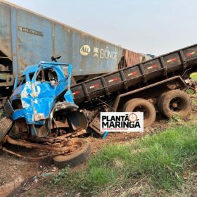 Caminhão é destruído em colisão com trem em Sarandi; motorista sobrevive com ferimentos moderados Foto 6 Fotos de Caminhão é destruído em colisão com trem em Sarandi; motorista sobrevive com ferimentos moderados
