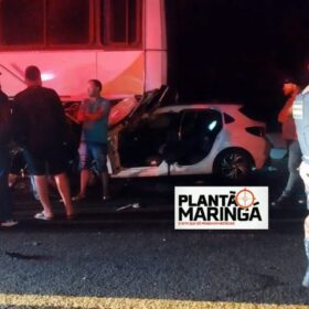 Casal morre carbonizado após grave acidente envolvendo dois carros e ônibus na região de Maringá Foto 3 Fotos de Casal morre carbonizado após grave acidente envolvendo dois carros e ônibus na região de Maringá