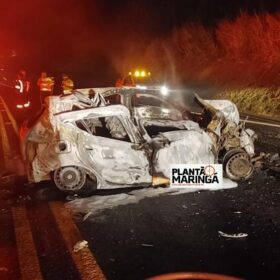 Casal morre carbonizado após grave acidente envolvendo dois carros e ônibus na região de Maringá Foto 6 Fotos de Casal morre carbonizado após grave acidente envolvendo dois carros e ônibus na região de Maringá