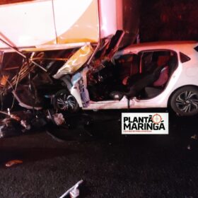 Casal morre carbonizado após grave acidente envolvendo dois carros e ônibus na região de Maringá Foto 7 Fotos de Casal morre carbonizado após grave acidente envolvendo dois carros e ônibus na região de Maringá