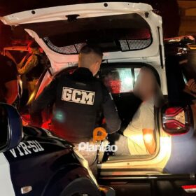 Vídeo mostra CAC atirando contra duas pessoas após briga de família em Sarandi Foto 10 Fotos de Vídeo mostra CAC atirando contra duas pessoas após briga de família em Sarandi