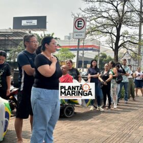 Empresa distribui 3 mil cachorros-quentes gratuitamente em Maringá Foto 1 Fotos de Empresa distribui 3 mil cachorros-quentes gratuitamente em Maringá