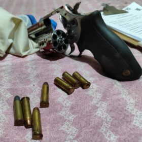 Homem com três mandados de prisão em aberto morre em confronto com a polícia em Sarandi Foto 4 Fotos de Homem com três mandados de prisão em aberto morre em confronto com a polícia em Sarandi