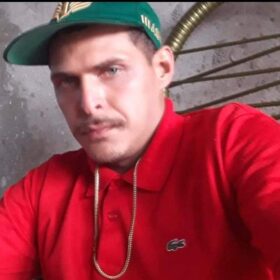 Homem com três mandados de prisão em aberto morre em confronto com a polícia em Sarandi Foto 6 Fotos de Homem com três mandados de prisão em aberto morre em confronto com a polícia em Sarandi