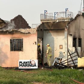 Mãe morre e filho é intubado após incêndio a residência em Maringá Foto 10 Fotos de Mãe morre e filho é intubado após incêndio a residência em Maringá