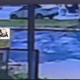 Motociclista sofre ferimentos graves após bater na traseira de carro em Maringá; veja o vídeo Foto 5 Fotos de Motociclista sofre ferimentos graves após bater na traseira de carro em Maringá; veja o vídeo