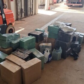 Polícia Federal de Maringá prende duas pessoas por contrabando e descaminho Foto 3 Fotos de Polícia Federal de Maringá prende duas pessoas por contrabando e descaminho