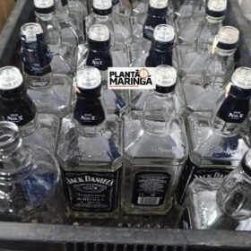 Policia Militar fecha fábrica que falsificava Whiskey e vodka em Maringá Foto 12 Fotos de Policia Militar fecha fábrica que falsificava Whiskey e vodka em Maringá