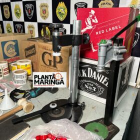 Policia Militar fecha fábrica que falsificava Whiskey e vodka em Maringá Foto 17 Fotos de Policia Militar fecha fábrica que falsificava Whiskey e vodka em Maringá