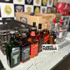 Policia Militar fecha fábrica que falsificava Whiskey e vodka em Maringá Foto 19 Fotos de Policia Militar fecha fábrica que falsificava Whiskey e vodka em Maringá