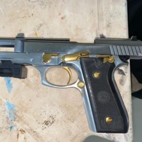 Traficante é preso em condomínio fechado em Sarandi durante operação da Denarc Foto 4 Fotos de Traficante é preso em condomínio fechado em Sarandi durante operação da Denarc