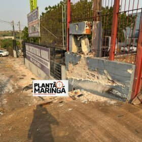 Vídeo mostra carreta desgovernada atingindo quatro carros em Maringá Foto 1 Fotos de Vídeo mostra carreta desgovernada atingindo quatro carros em Maringá
