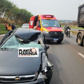 Carro fica destruído após colisão com caminhão entre Iguatemi e Maringá Foto 4 Fotos de Carro fica destruído após colisão com caminhão entre Iguatemi e Maringá