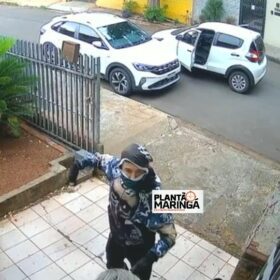 Câmeras de segurança flagram homens assaltando casa em Maringá; veja vídeo Foto 2 Fotos de Câmeras de segurança flagram homens assaltando casa em Maringá; veja vídeo