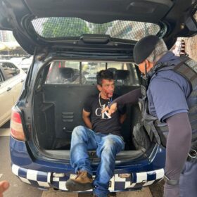 DEU RUIM! Após ser vítima de furto empresário sai à procura e encontra ladrão na rua em Maringá Foto 3 Fotos de DEU RUIM! Após ser vítima de furto empresário sai à procura e encontra ladrão na rua em Maringá