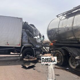 Motorista de caminhão fica preso às ferragens após acidente entre Marialva e Sarandi; veja o vídeo Foto 2 Fotos de Motorista de caminhão fica preso às ferragens após acidente entre Marialva e Sarandi; veja o vídeo