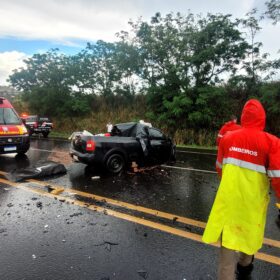 Motorista morre após colisão frontal entre caminhão e Saveiro com placa de Maringá Foto 3 Fotos de Motorista morre após colisão frontal entre caminhão e Saveiro com placa de Maringá
