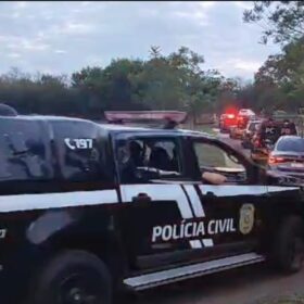 Motorista morre após colisão frontal entre caminhão e Saveiro com placa de Maringá Foto 7 Fotos de Motorista morre após colisão frontal entre caminhão e Saveiro com placa de Maringá