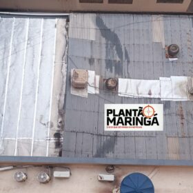Fotos de Teto de loja desaba após rajada de vento em Maringá; VÍDEO 