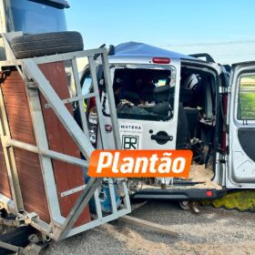 Acidente entre carreta e veículo deixa seis trabalhadores feridos em Maringá Foto 3 Fotos de Acidente entre carreta e veículo deixa seis trabalhadores feridos em Maringá