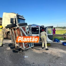 Acidente entre carreta e veículo deixa seis trabalhadores feridos em Maringá Foto 6 Fotos de Acidente entre carreta e veículo deixa seis trabalhadores feridos em Maringá