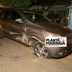 Carro fica 'em pé' após acidente de trânsito em Sarandi Foto 2 Fotos de Carro fica 'em pé' após acidente de trânsito em Sarandi
