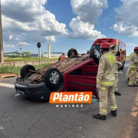 Colisão seguida de capotamento deixa quatro feridos em Maringá Foto 2 Fotos de Colisão seguida de capotamento deixa quatro feridos em Maringá