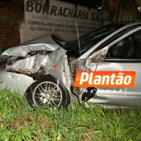 Grave acidente entre locomotiva e carro deixa duas mulheres feridas em Sarandi Foto 1 Fotos de Grave acidente entre locomotiva e carro deixa duas mulheres feridas em Sarandi