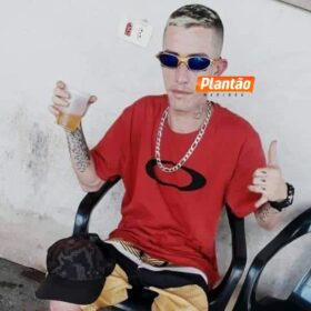 Fotos de Jovem executado em Sarandi, chegou enviar mensagem para amigo com foto de suspeito