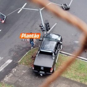 Fotos de Motorista derruba semáforo e causa transtornos no trânsito em Maringá