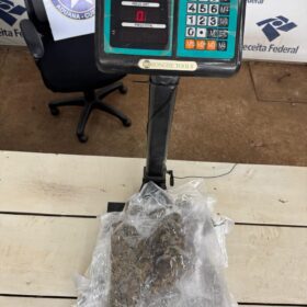 Receita Federal apreende 2,5 kg de skunk na Rodovia PR 323 - a droga seria entregue em Maringá Foto 5 Fotos de Receita Federal apreende 2,5 kg de skunk na Rodovia PR 323 - a droga seria entregue em Maringá