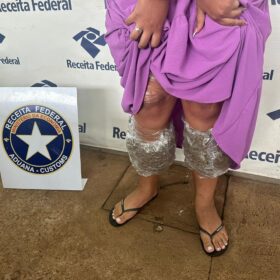 Receita Federal apreende 2,5 kg de skunk na Rodovia PR 323 - a droga seria entregue em Maringá Foto 4 Fotos de Receita Federal apreende 2,5 kg de skunk na Rodovia PR 323 - a droga seria entregue em Maringá