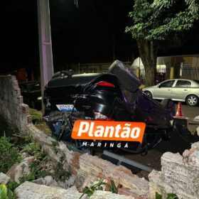 Acidente no Jardim América deixa veículo capotado e uma pessoa ferida Foto 2 Fotos de Acidente no Jardim América deixa veículo capotado e uma pessoa ferida