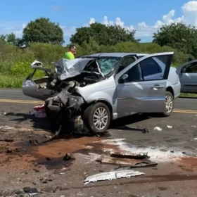 Carro que acidentou no PR levava jovem no porta-malas; 3 morreram Foto 2 Fotos de Carro que acidentou no PR levava jovem no porta-malas; 3 morreram