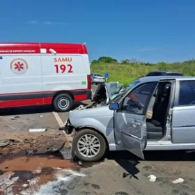 Carro que acidentou no PR levava jovem no porta-malas; 3 morreram Foto 3 Fotos de Carro que acidentou no PR levava jovem no porta-malas; 3 morreram