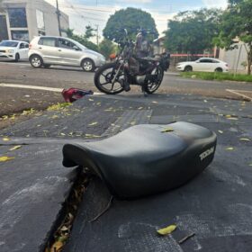 Casal em motocicleta fica ferido em acidente no Jardim Alvorada, em Maringá Foto 1 Fotos de Casal em motocicleta fica ferido em acidente no Jardim Alvorada, em Maringá