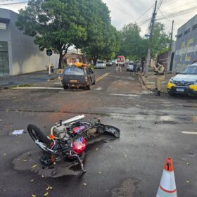 Casal em motocicleta fica ferido em acidente no Jardim Alvorada, em Maringá Foto 8 Fotos de Casal em motocicleta fica ferido em acidente no Jardim Alvorada, em Maringá