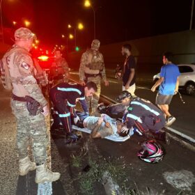 Casal fica ferido em acidente de moto na Avenida Colombo, em Maringá Foto 1 Fotos de Casal fica ferido em acidente de moto na Avenida Colombo, em Maringá