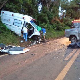 Colisão frontal na PR-082 deixa dois mortos e uma mulher ferida Foto 3 Fotos de Colisão frontal na PR-082 deixa dois mortos e uma mulher ferida