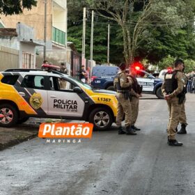Homem é executado com 14 tiros na frente da casa da mãe em Sarandi Foto 3 Fotos de Homem é executado com 14 tiros na frente da casa da mãe em Sarandi