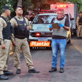 Homem é executado com 14 tiros na frente da casa da mãe em Sarandi Foto 8 Fotos de Homem é executado com 14 tiros na frente da casa da mãe em Sarandi