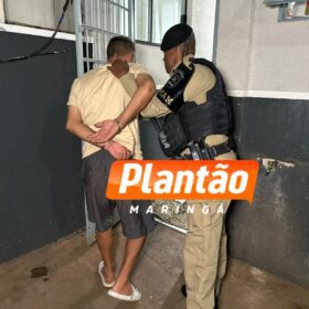 Homem é preso após disparos de arma de fogo em bar em Sarandi Foto 4 Fotos de Homem é preso após disparos de arma de fogo em bar em Sarandi