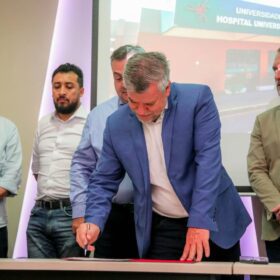 Maringá: Deputado Jacovós participa do repasse de R$ 19 milhões para conclusão de obras no HU/UEM Foto 3 Fotos de Maringá: Deputado Jacovós participa do repasse de R$ 19 milhões para conclusão de obras no HU/UEM