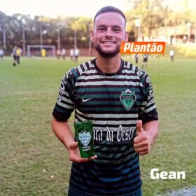 Amigos que retornavam de uma partida de futebol morrem em grave acidente no Contorno Sul em Maringá Foto 14 Fotos de Amigos que retornavam de uma partida de futebol morrem em grave acidente no Contorno Sul em Maringá